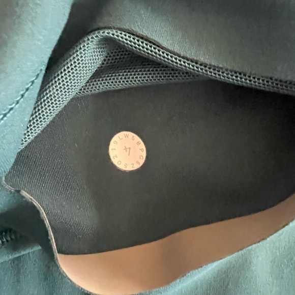 Lululemon In Movement Tight 25" *Everlux in Bermuda Teal Size 4 - Picture 11 of 13